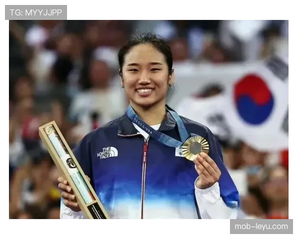 安洗莹一手拿冠军奖杯，一手点外卖，谁能想到她的衣橱竟然比明星还难买到！