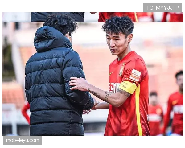 韦世豪逛超市买菜都穿限量球鞋